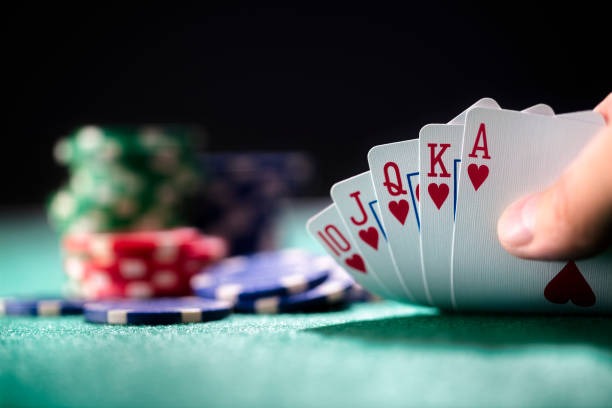 AduQ table interface on gatotkaca123 rtp showing card layout and player positions